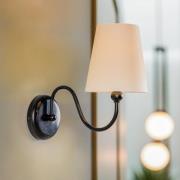 Vegglampe Mary med tekstilskjerm, svart/hvit