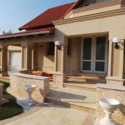 Utendørs vegglampe 1140, kuleskjerm, svart/hvitt