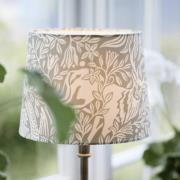 PR Home bordlampe Liam Sofia Eldertree, grønn/messing, 55 cm