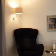 Vegglampe, bouclé, hvit/creme, leselampe