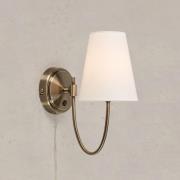 Markslöjd vegglampe Amar, offwhite/messing, stikkontakt, E14
