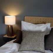 PR Home Bordlampe Aira, høyde 50 cm, messingfarget/hvit