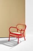 PastillBetty loungestol i formbøyd treRødLenestolerFra Homeroom