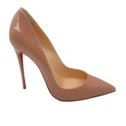 Beige Patent Skinn Pumps