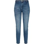 Slim-fit jeans