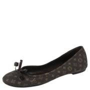 Pre-owned Brunt lerret Louis Vuitton Flats