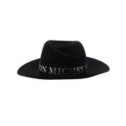 Sort Fedora Hatt med Logoed Band