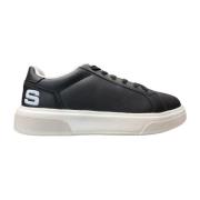 Svarte skinn sneakers med hvitt logo