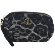 Pre-owned Fabric clutches