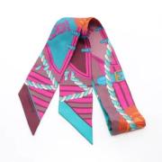 Pre-owned Silk scarves