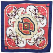 Pre-owned Silk scarves