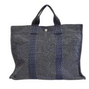 Pre-owned Canvas handbags